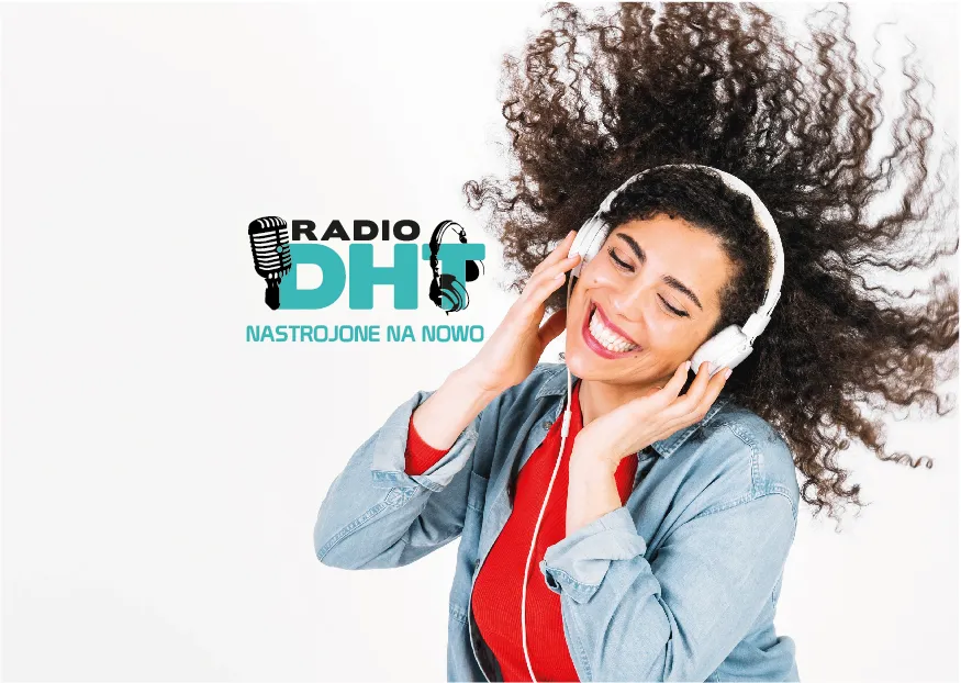 Logo Radia DHT — mikrofon z napisem Radio DHT i hasłem „Nastrojone na nowo”, obok uśmiechnięta słuchaczka w słuchawkach